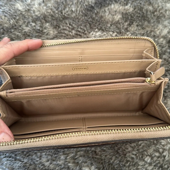 Coach textured leather metallic wallet - Picture 4 of 6